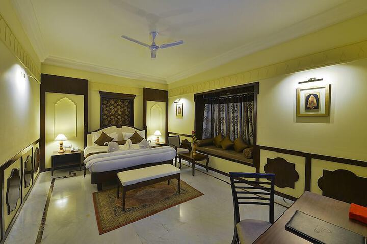 Room 13 of 73