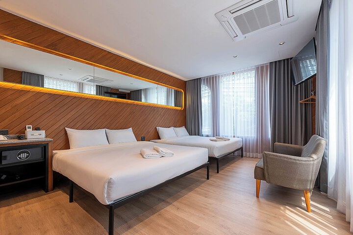 Room 2 of 27