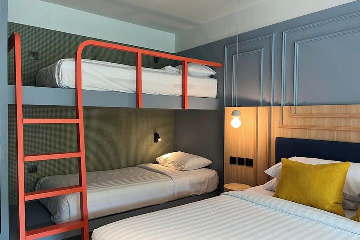 Room 17 of 38