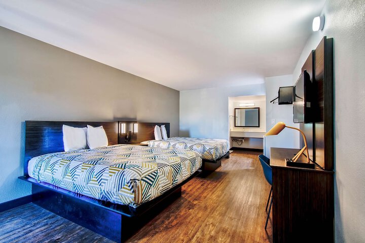 2 Queen Beds (4 of 7)