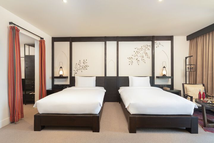 Room 25 of 318