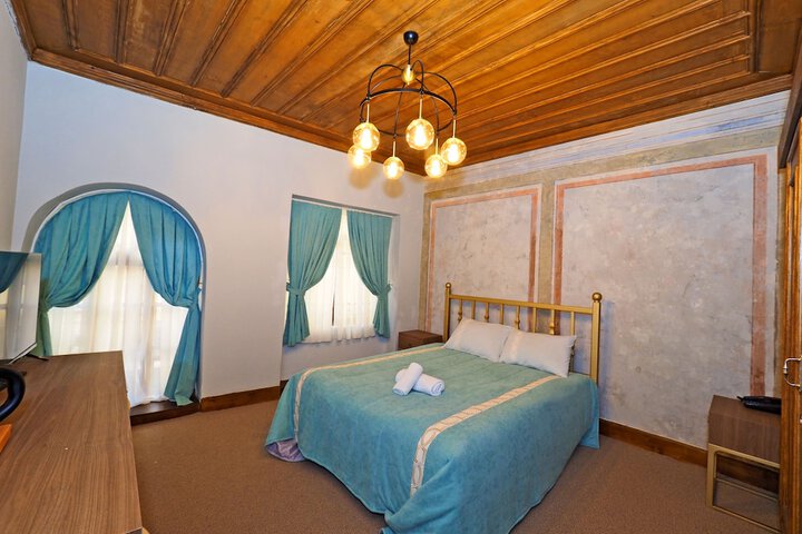 Room 14 of 18