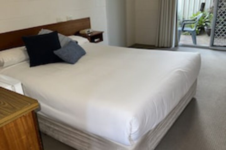 Room 10 of 24