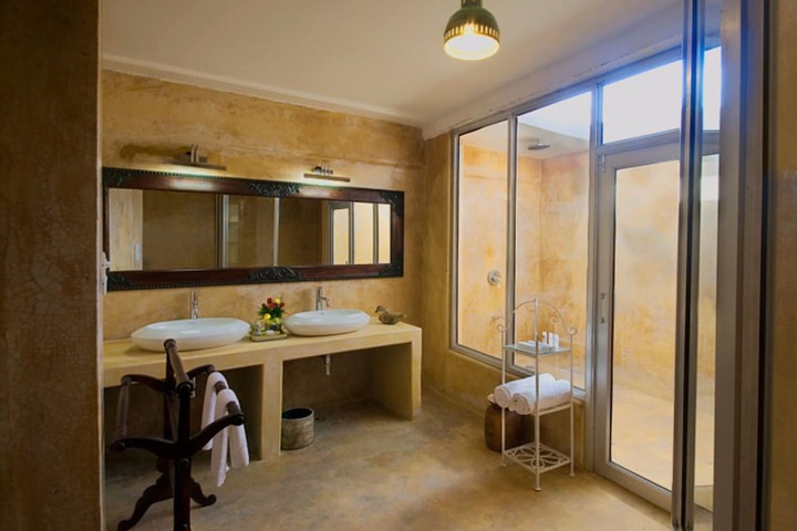 Room 16 of 32