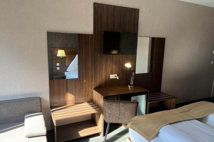 Room 7 of 13