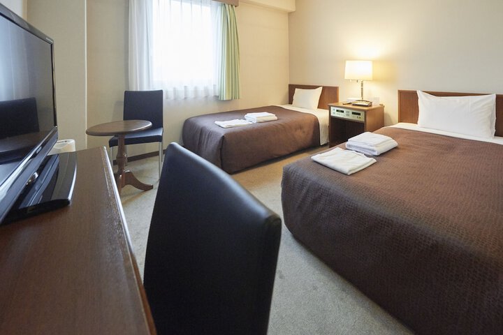 Room 9 of 42