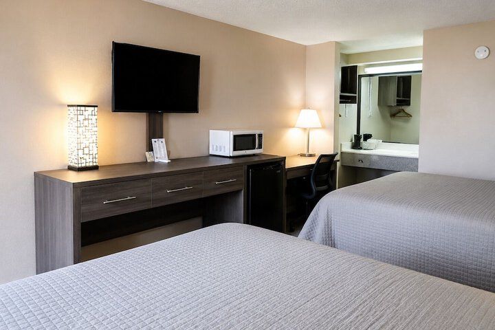 Room 7 of 18