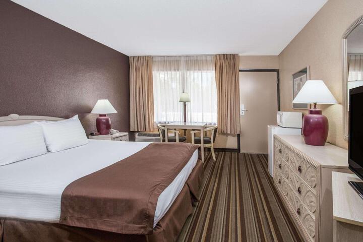 2 Queen Beds (4 of 5)