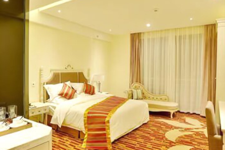 Room 4 of 7
