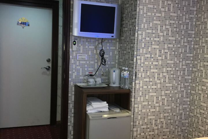 Room 4 of 52