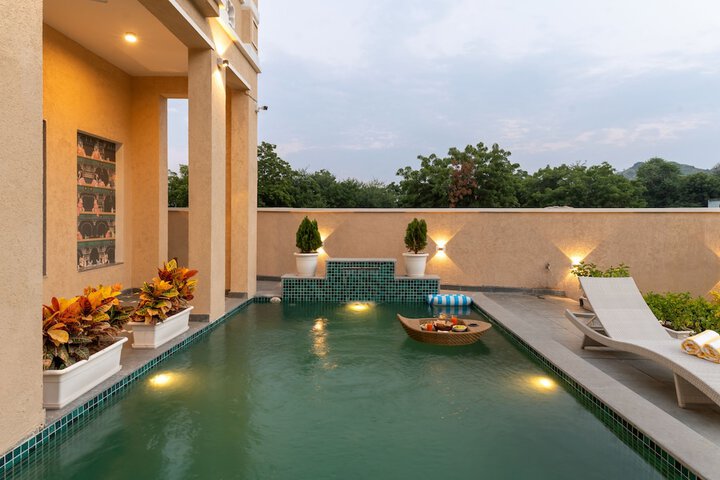 Pool 17 of 26