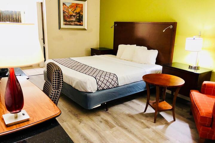 Renovated Standard King Bed (11 of 15)