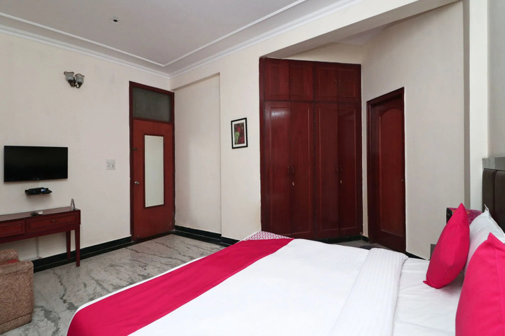 Room 2 of 15