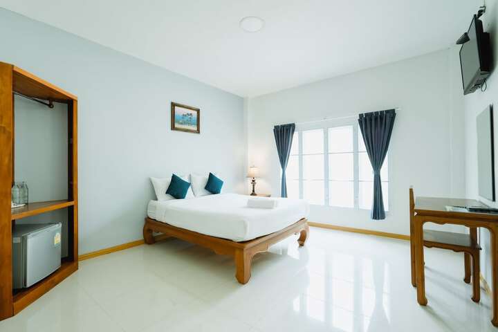 Room 5 of 44