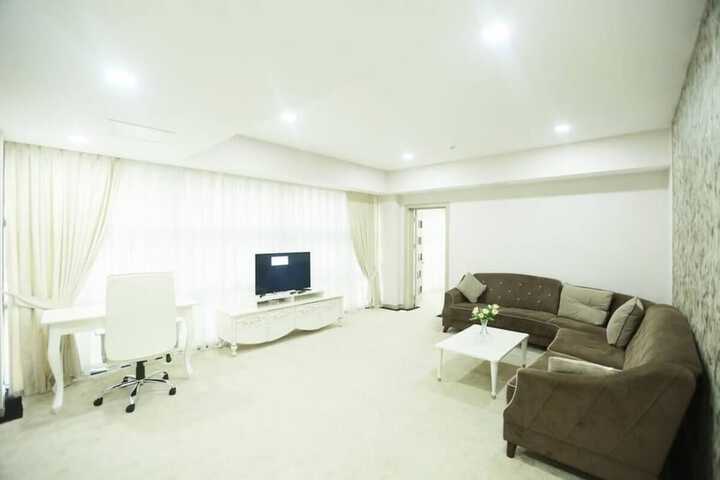 Room 6 of 16