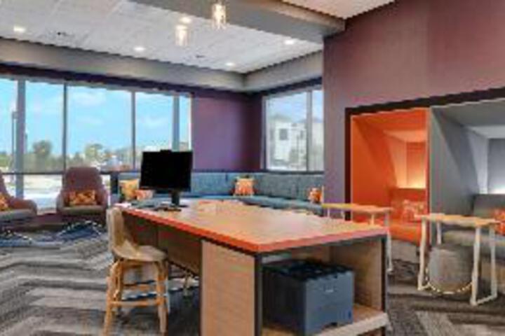 Business Center 25 of 47