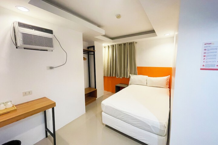 Room 11 of 38