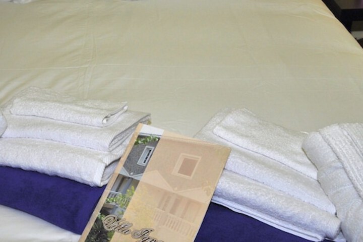 Room 2 of 82