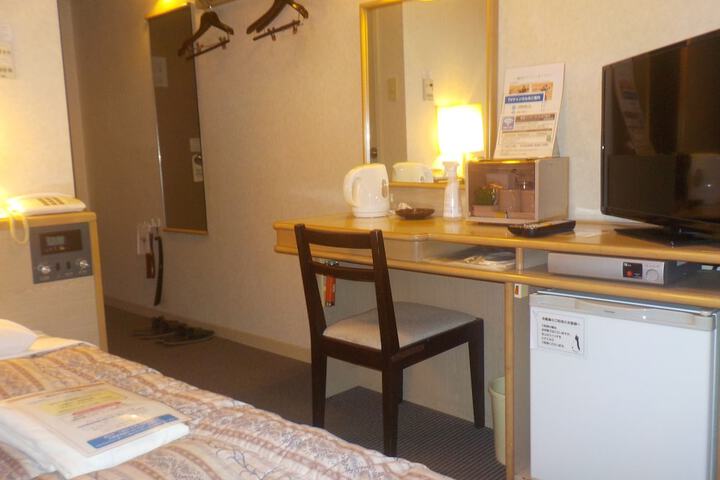 Room 13 of 38