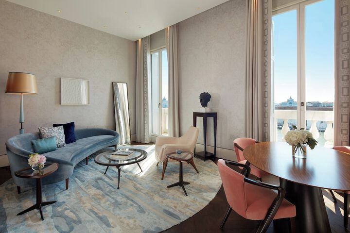 Room 46 of 150