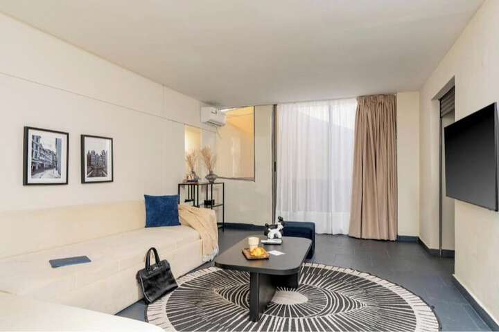 Room 65 of 81