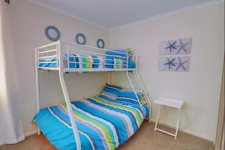 Room 2 of 6