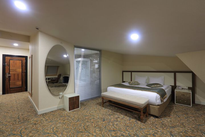 Room 6 of 171