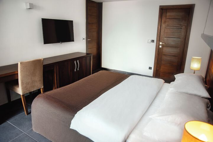 Room 33 of 114