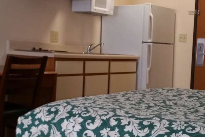 Room 6 of 10