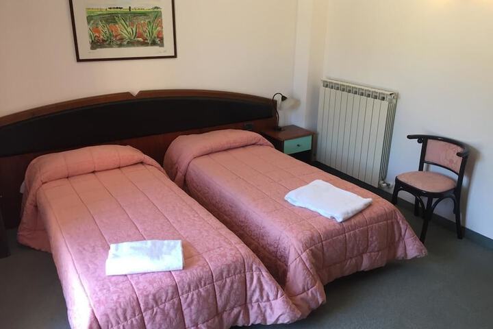 Room 12 of 18
