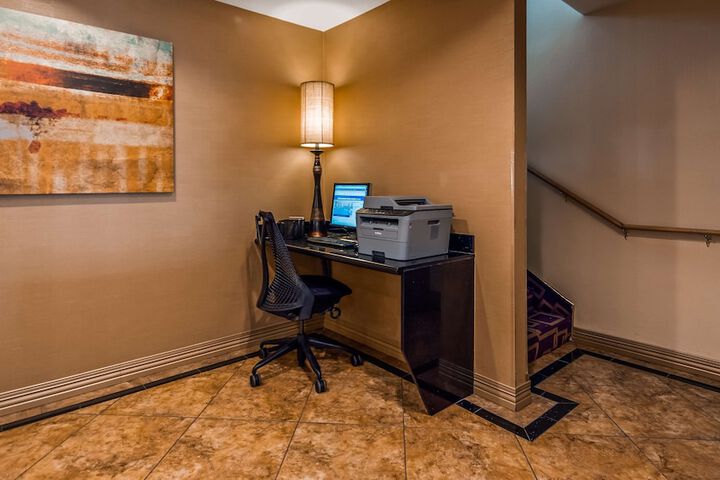 Business Center 11 of 12