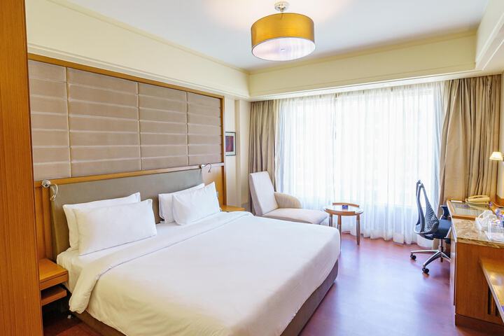 Room 34 of 107