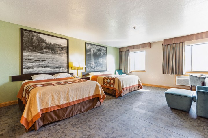 1 Queen Bed Accessible Room (18 of 20)