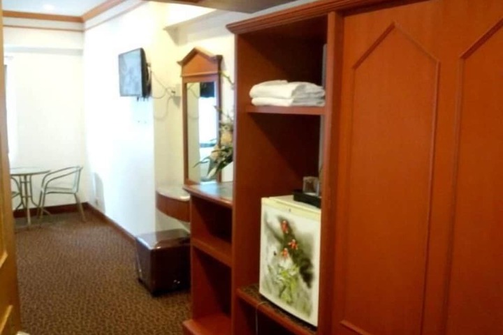Room 19 of 46