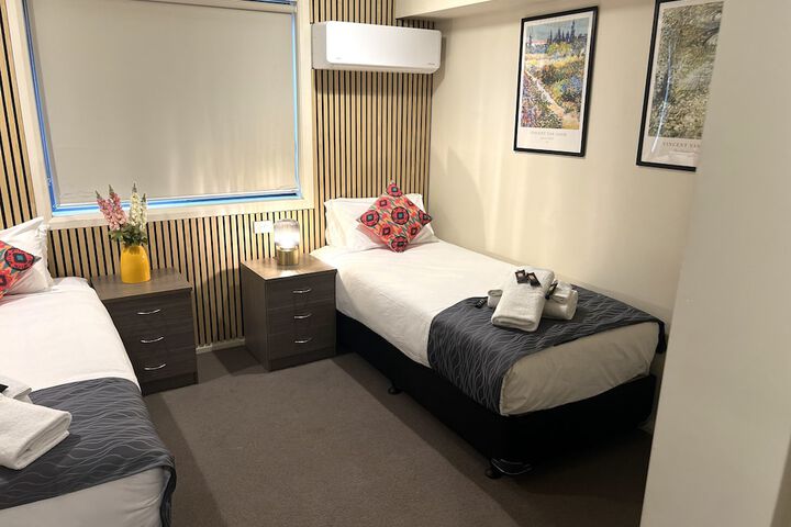 Room 5 of 104