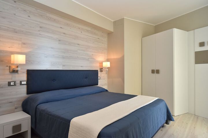 Room 16 of 115