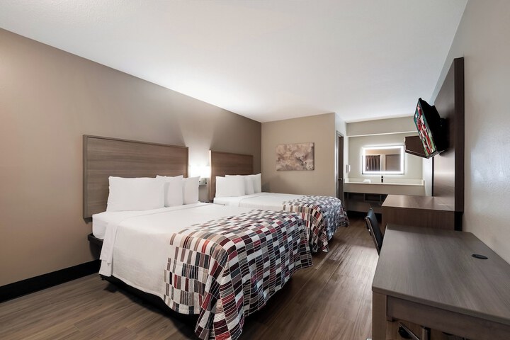 Deluxe Double Bed Accessible (7 of 11)
