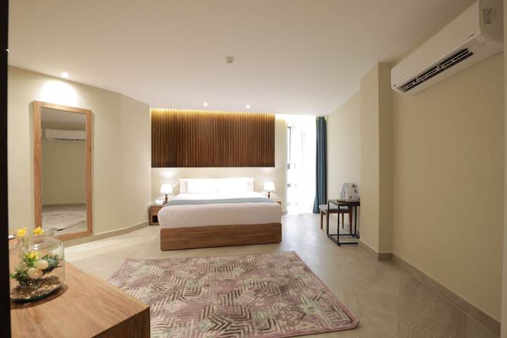 Room 4 of 126