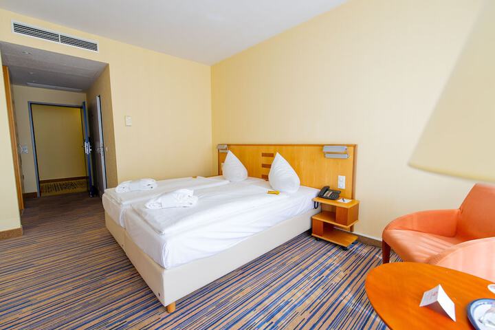 Room 10 of 124