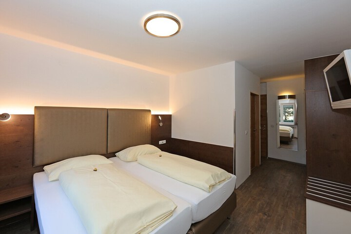 Room 9 of 64