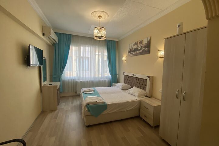 Room 13 of 104
