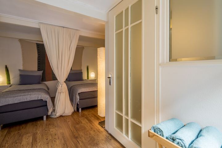 Room 6 of 14