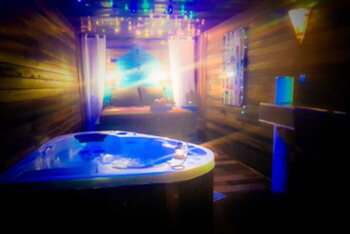 Hot Tub 5 of 14
