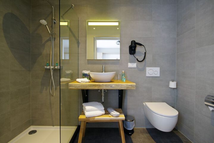 Room 8 of 22