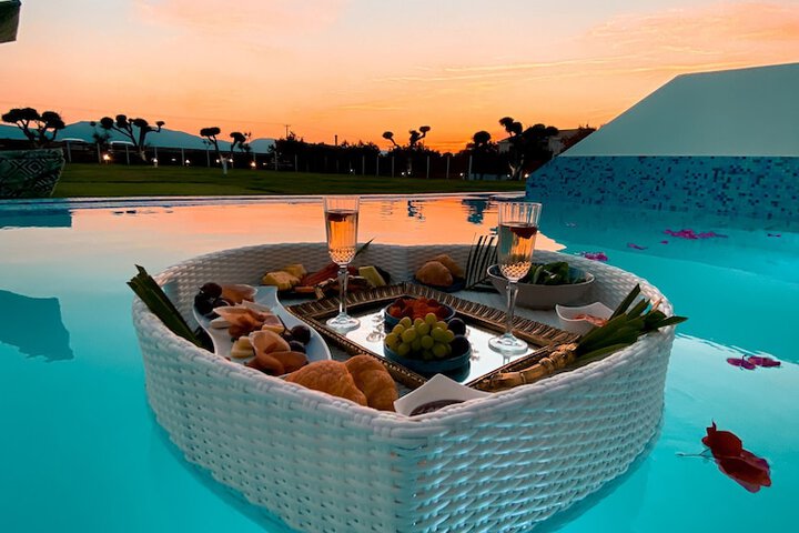 Hotel Pool