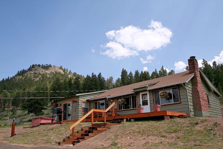 Photo of Rocky Mountain Retreat 2 Three Bedroom Cabin with Beautiful Views and Personal Hot Tub. 3 Cabin