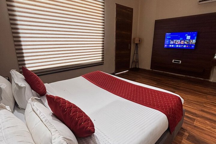 Room 8 of 19