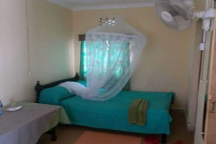 Room 4 of 12