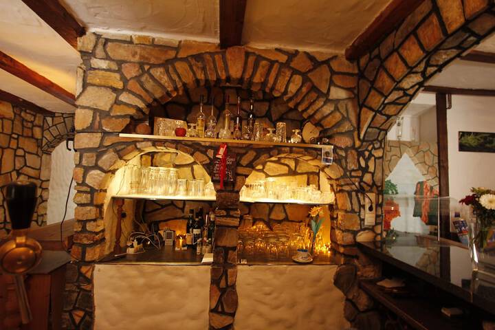 Lounge 36 of 58