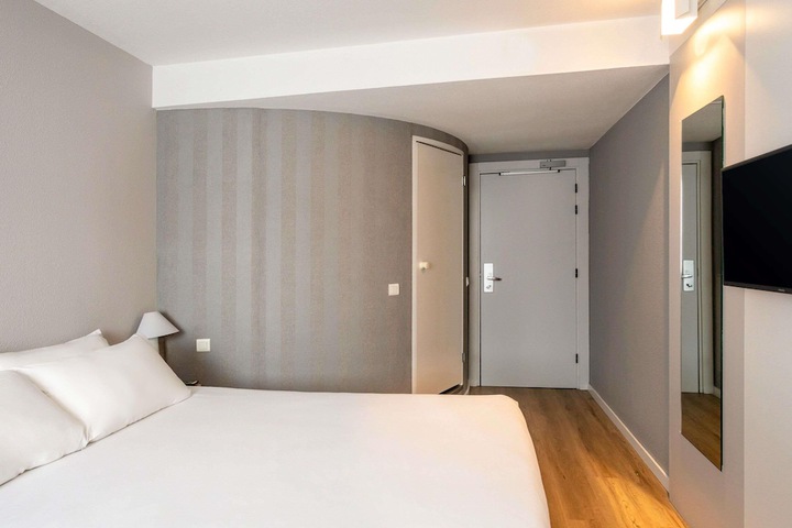 Room 28 of 54
